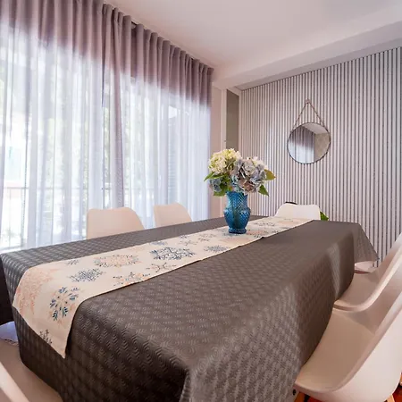 Pereira Place * São Vicente